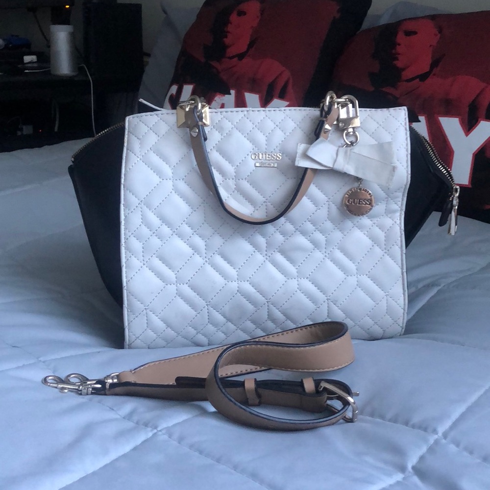 Adorable Guess purse